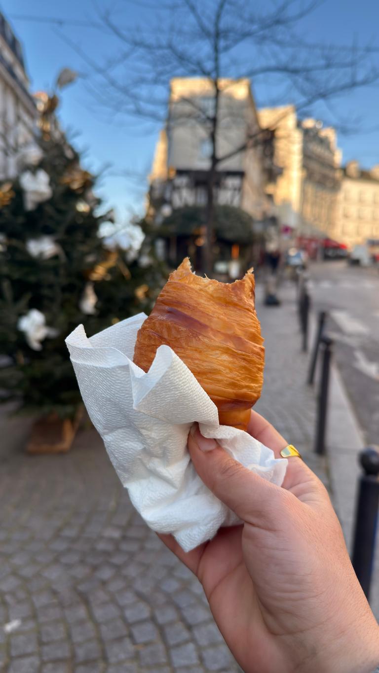 Parada na Padaria Local & Surpresa com Croissant