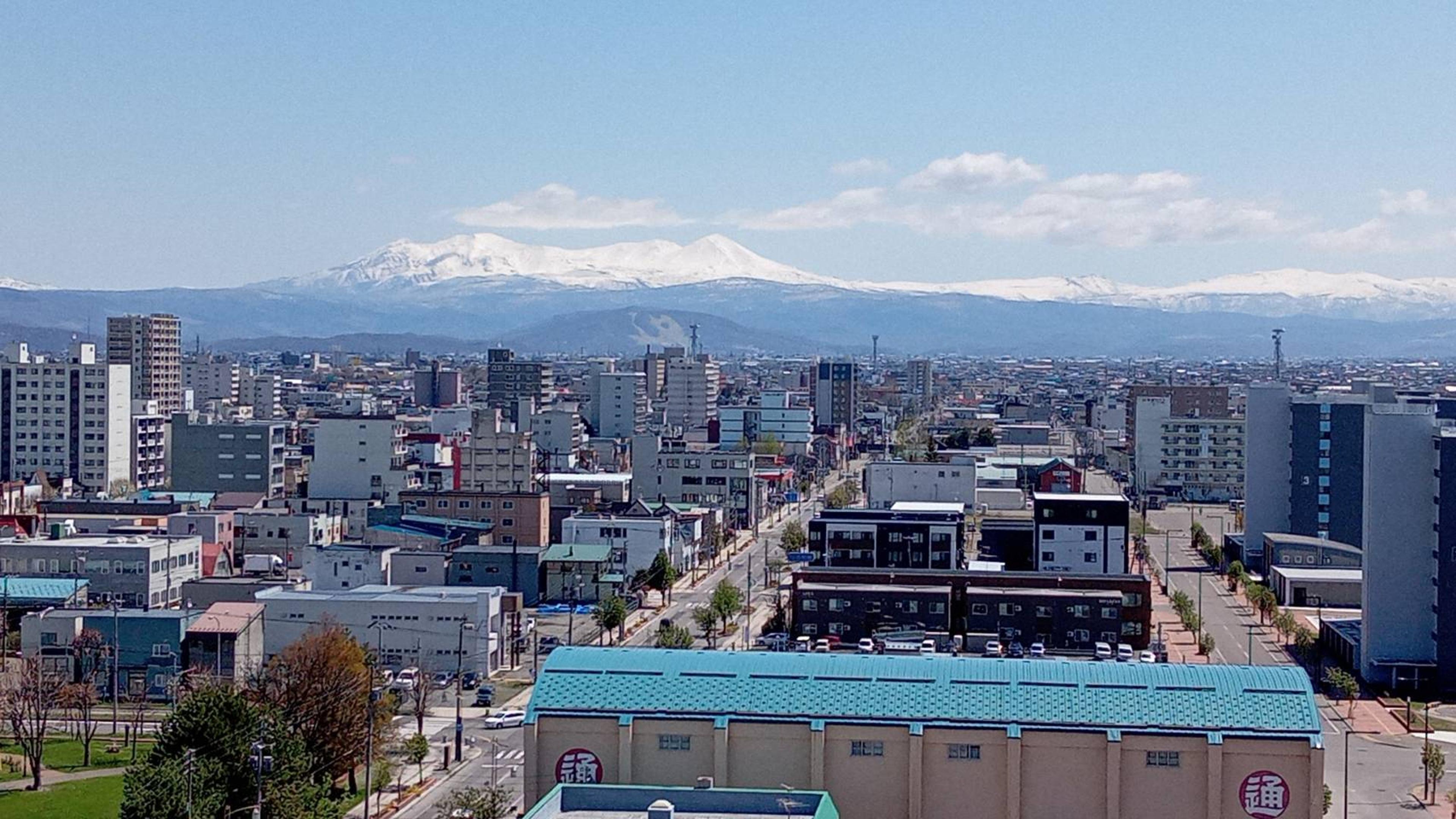 冬は雪景色、夏は清涼「旭岳」ビュー