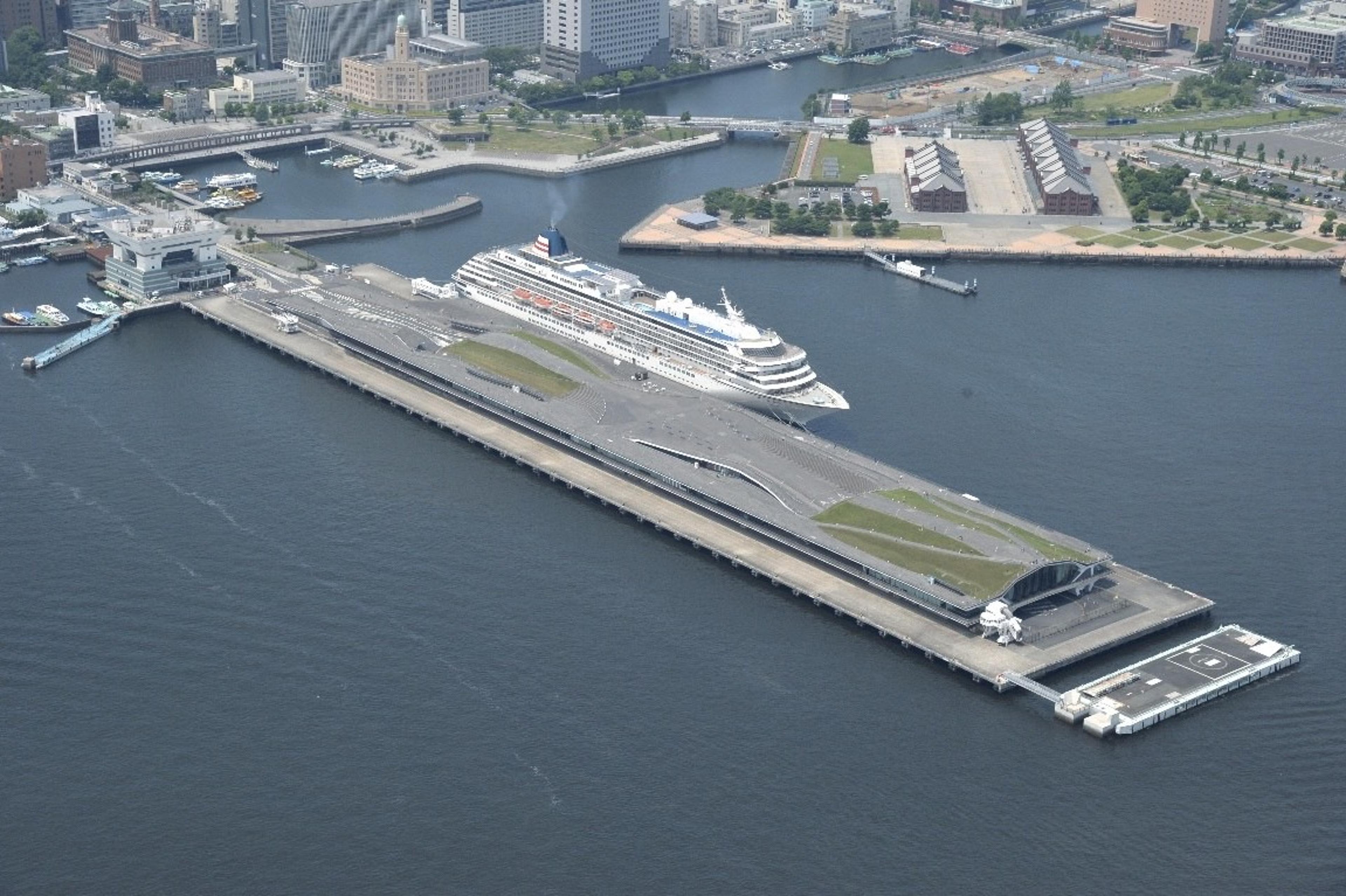 横浜港大さん橋国際客船ターミナルまですぐ