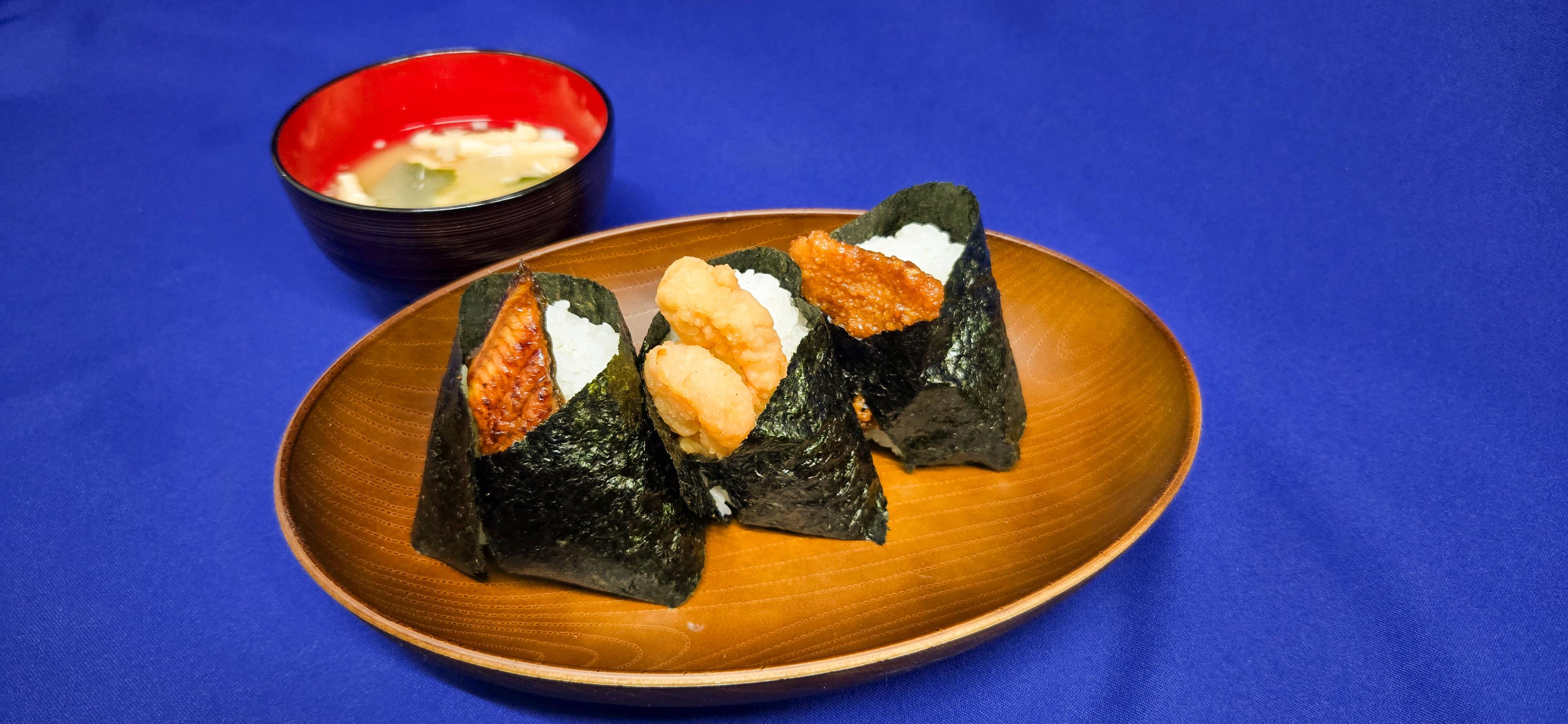 ご当地名物！鰻・味噌カツおにぎり朝食！