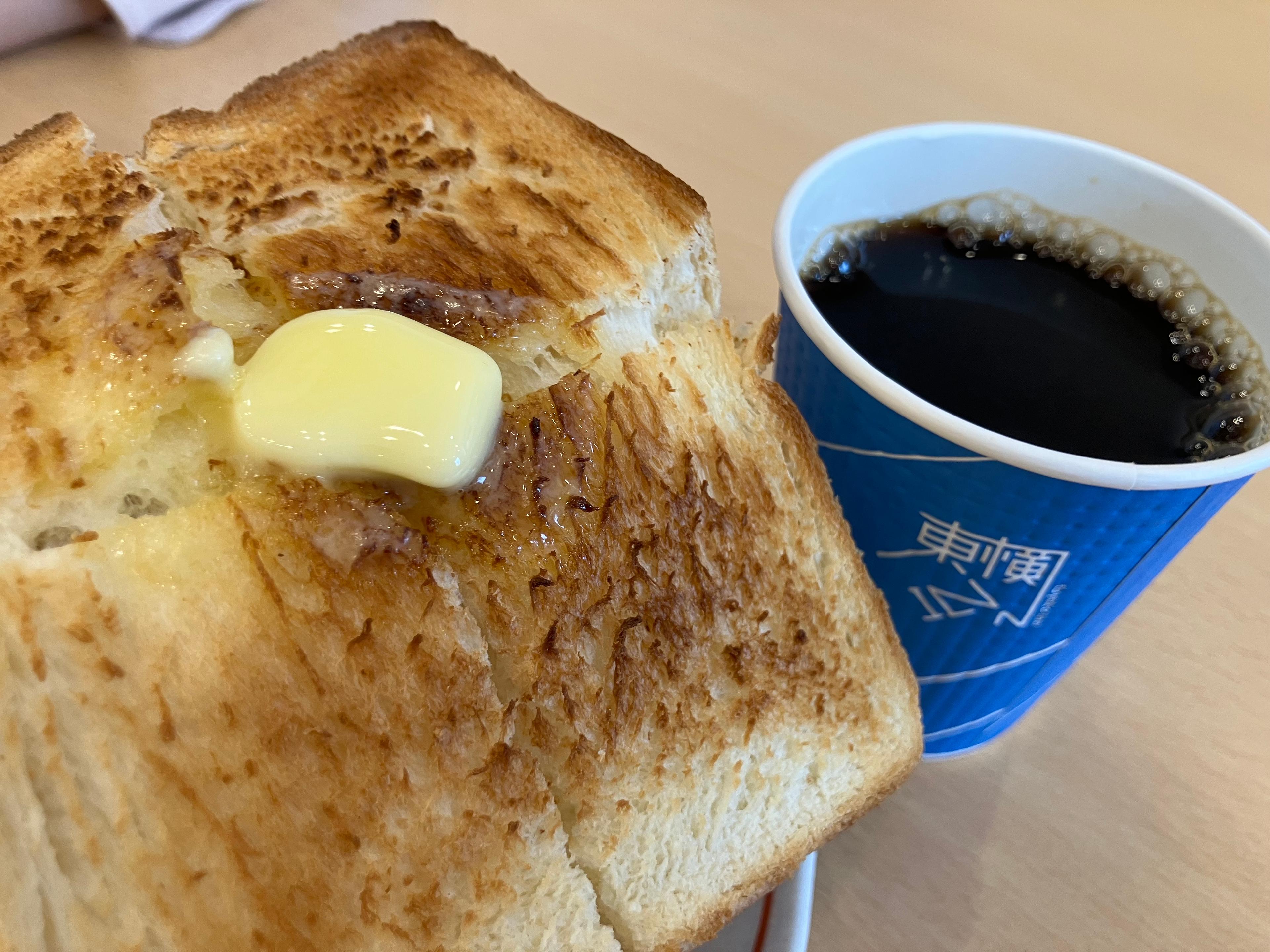 朝食はご当地美鈴のコーヒーとパンセット