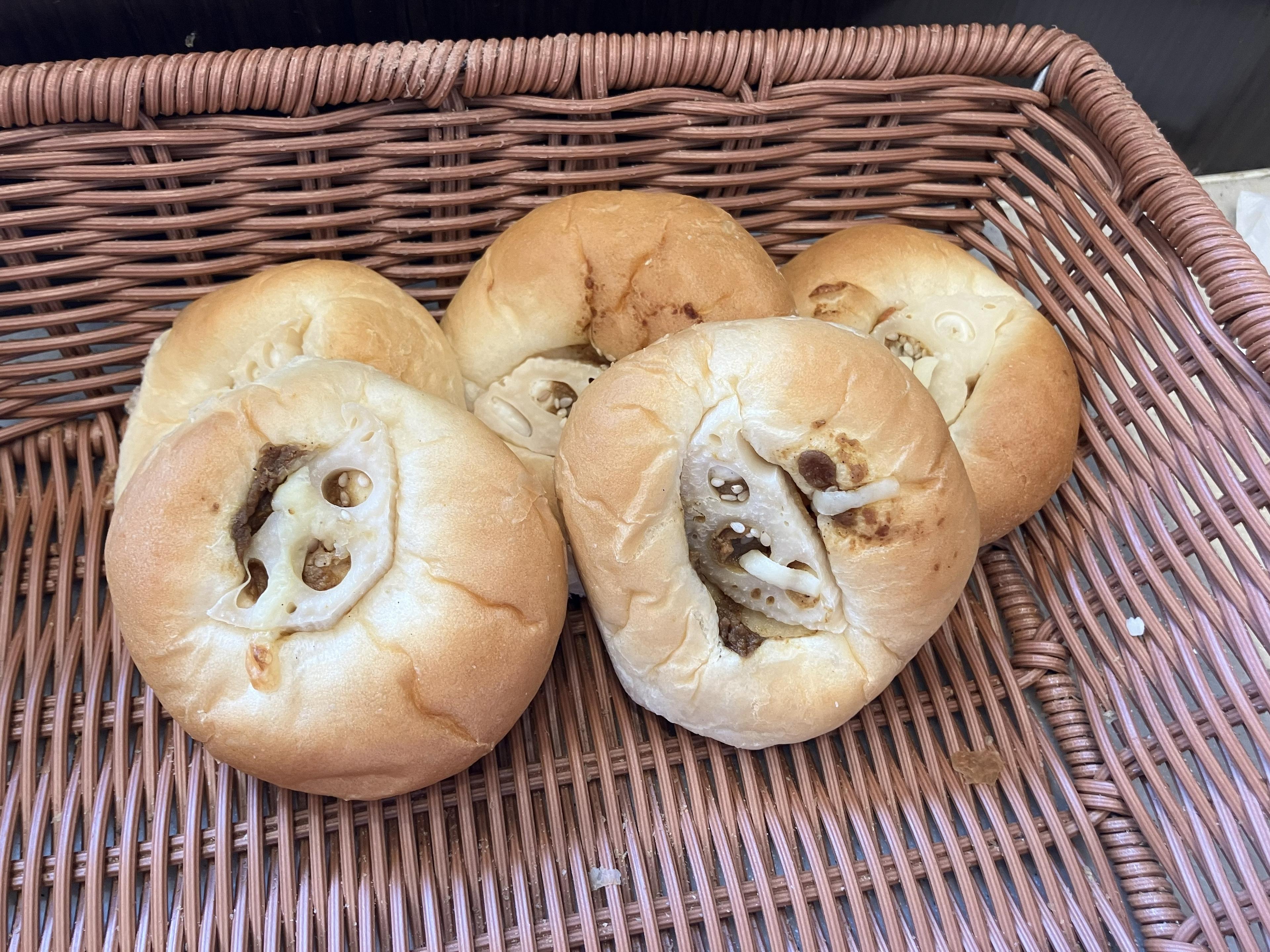 羽島名物のレンコンを使ったカレーパン