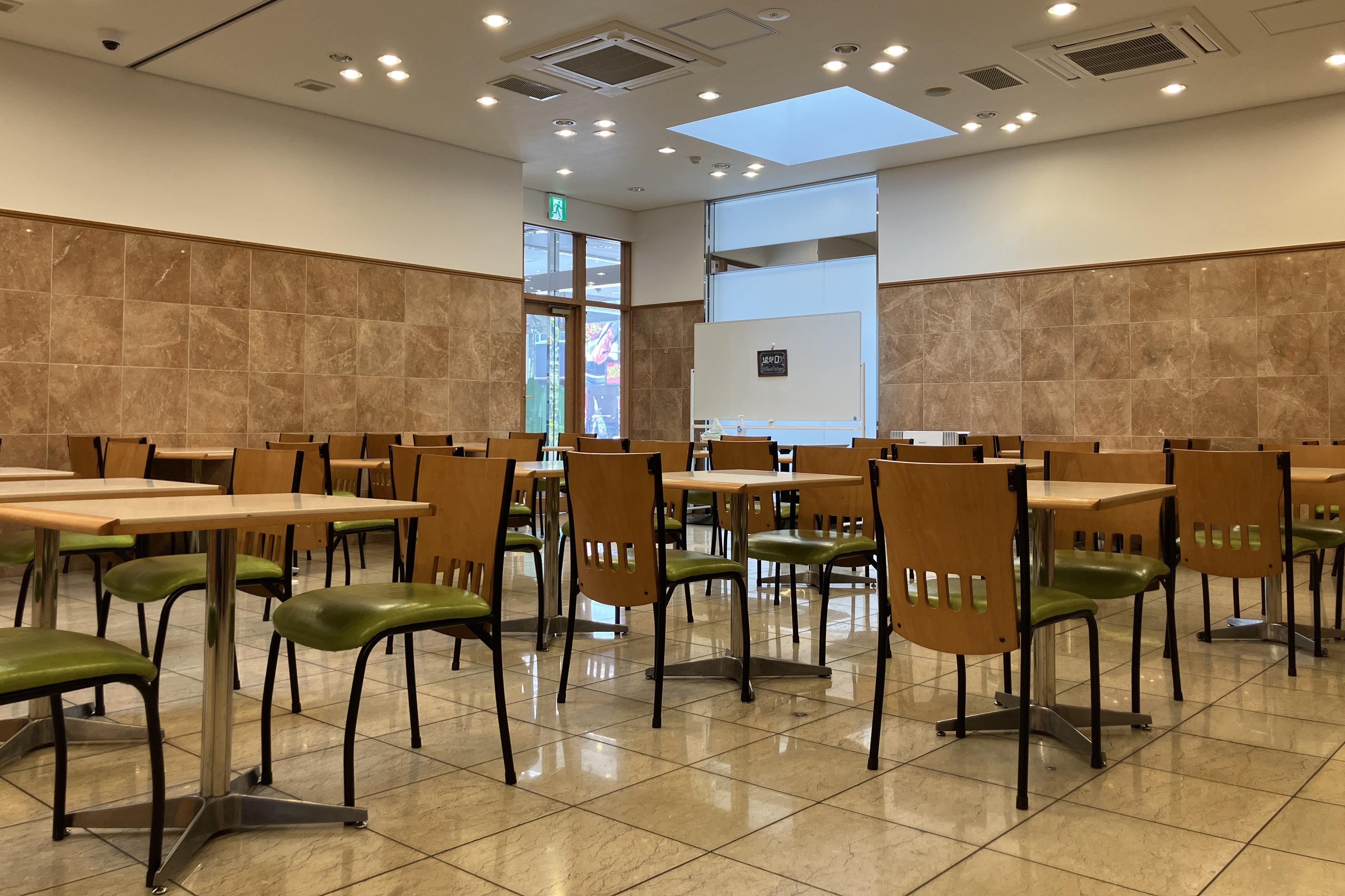 ゆったり広々とした朝食会場