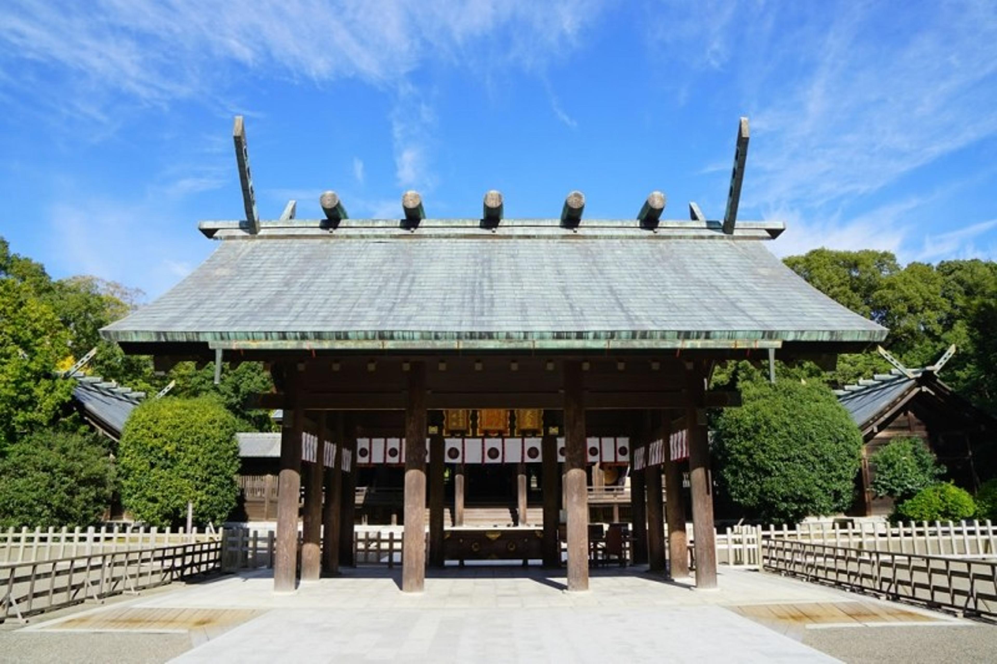緑の豊富な宮崎神宮へ
