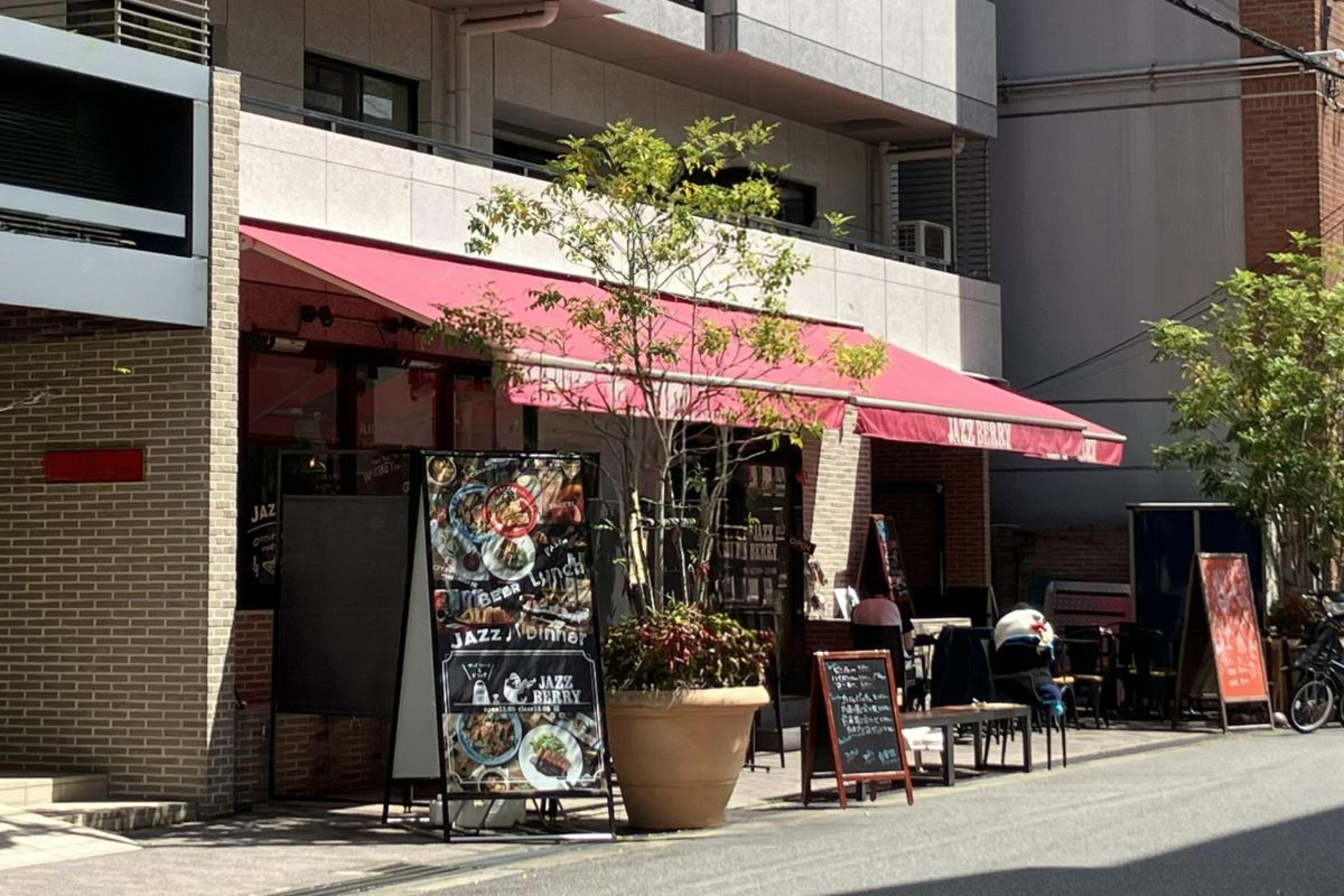 おしゃれなカフェを探してみては？