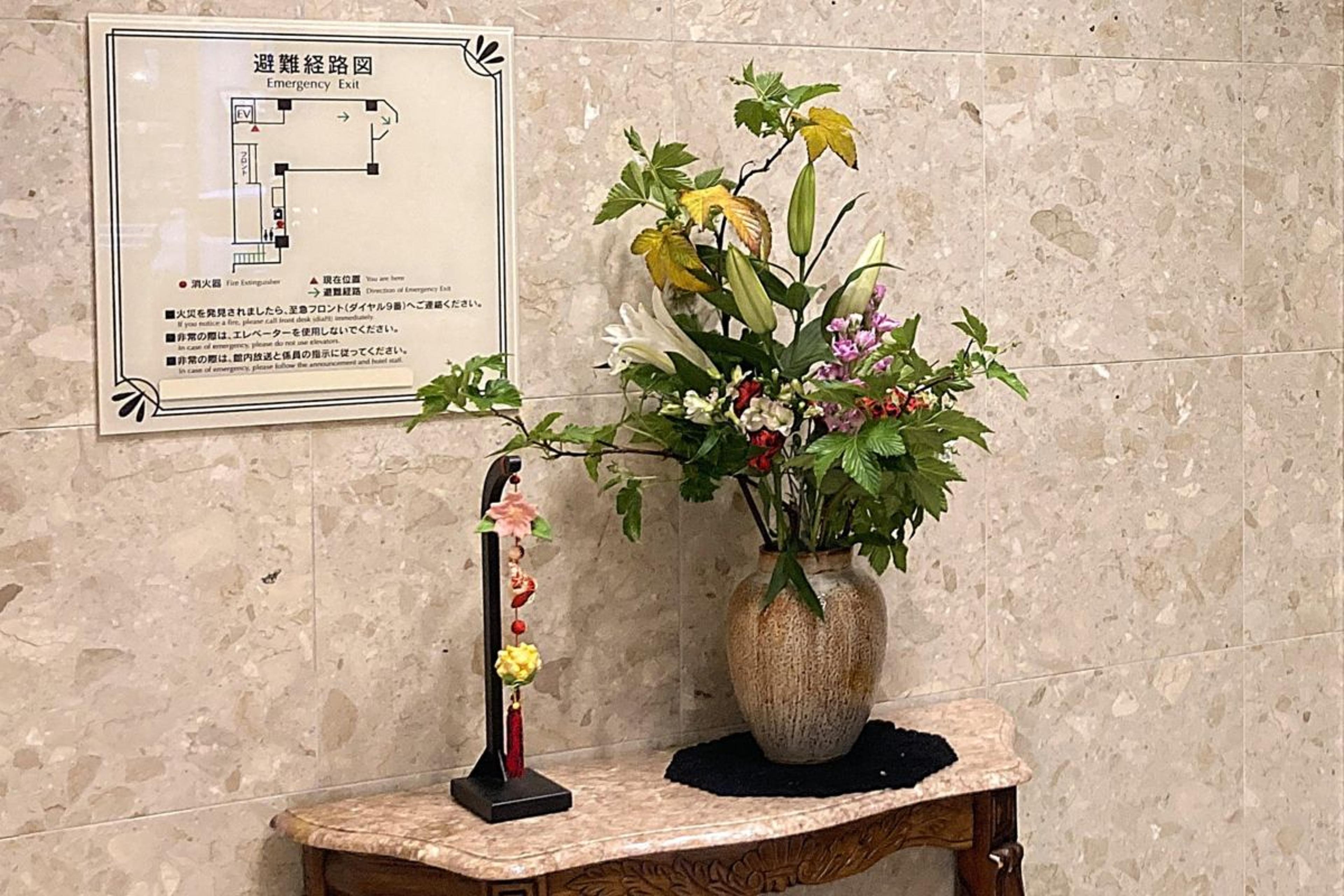季節のお花でお出迎え