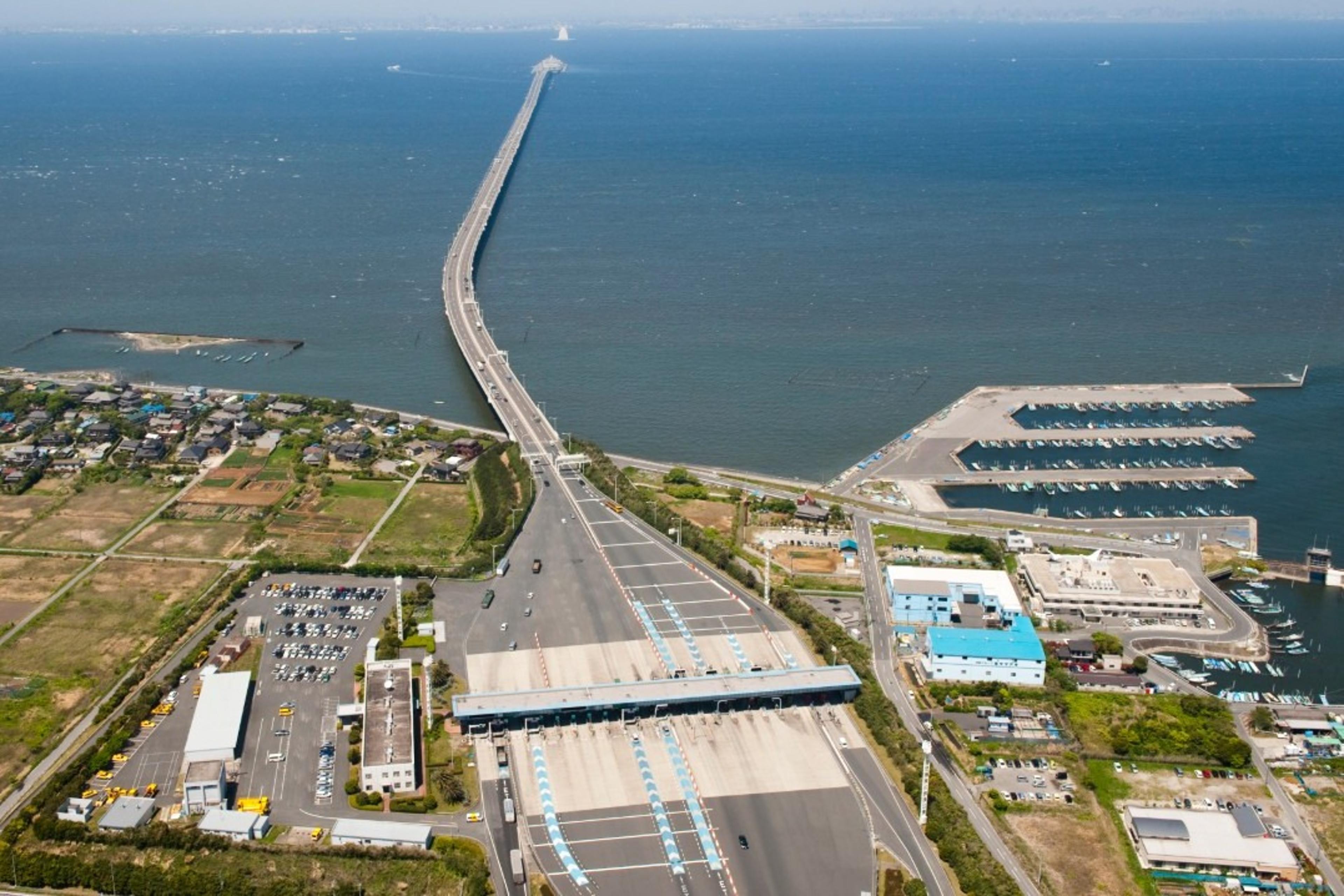 客室から見える海ほたる