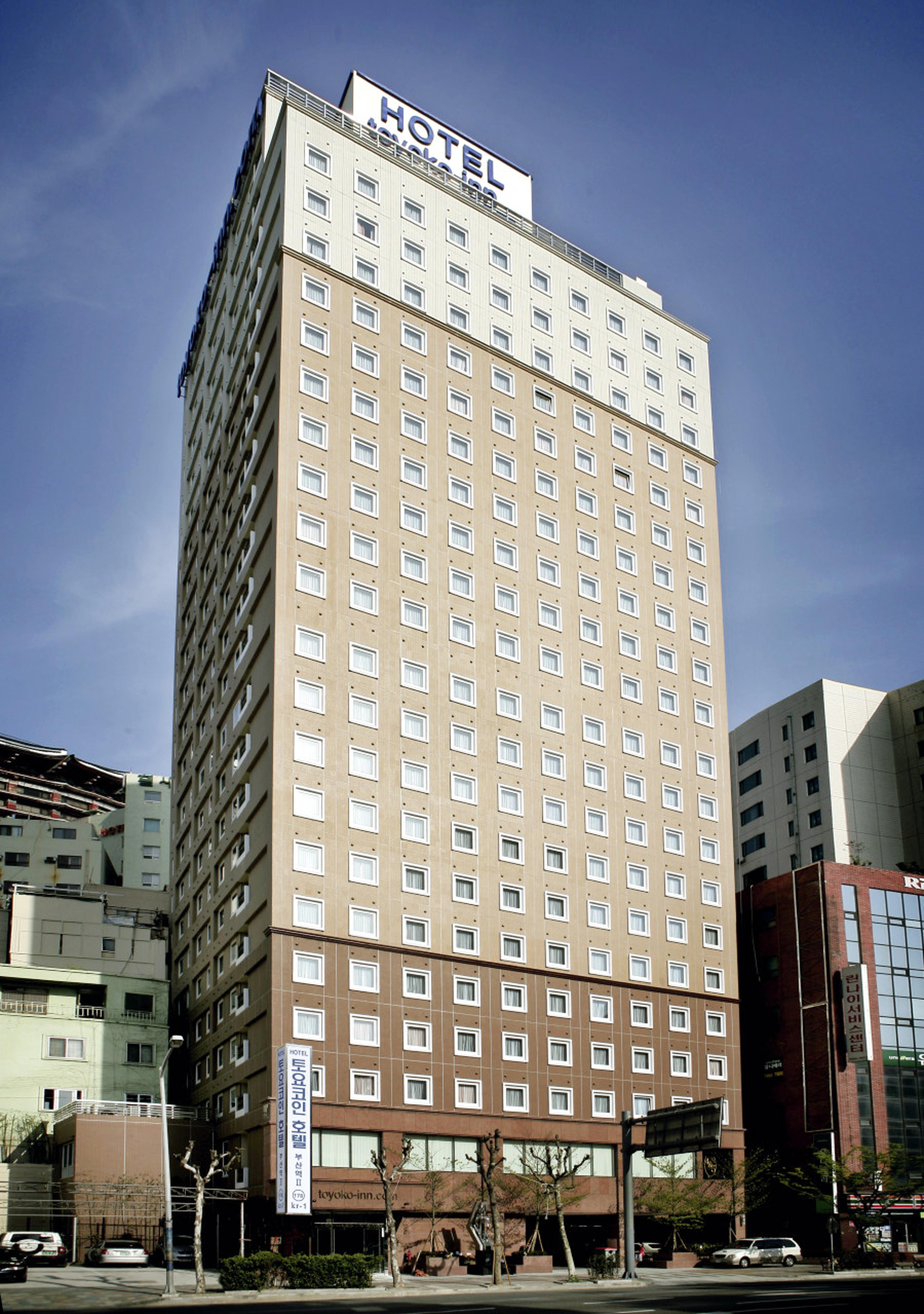 ホテル外観（昼）