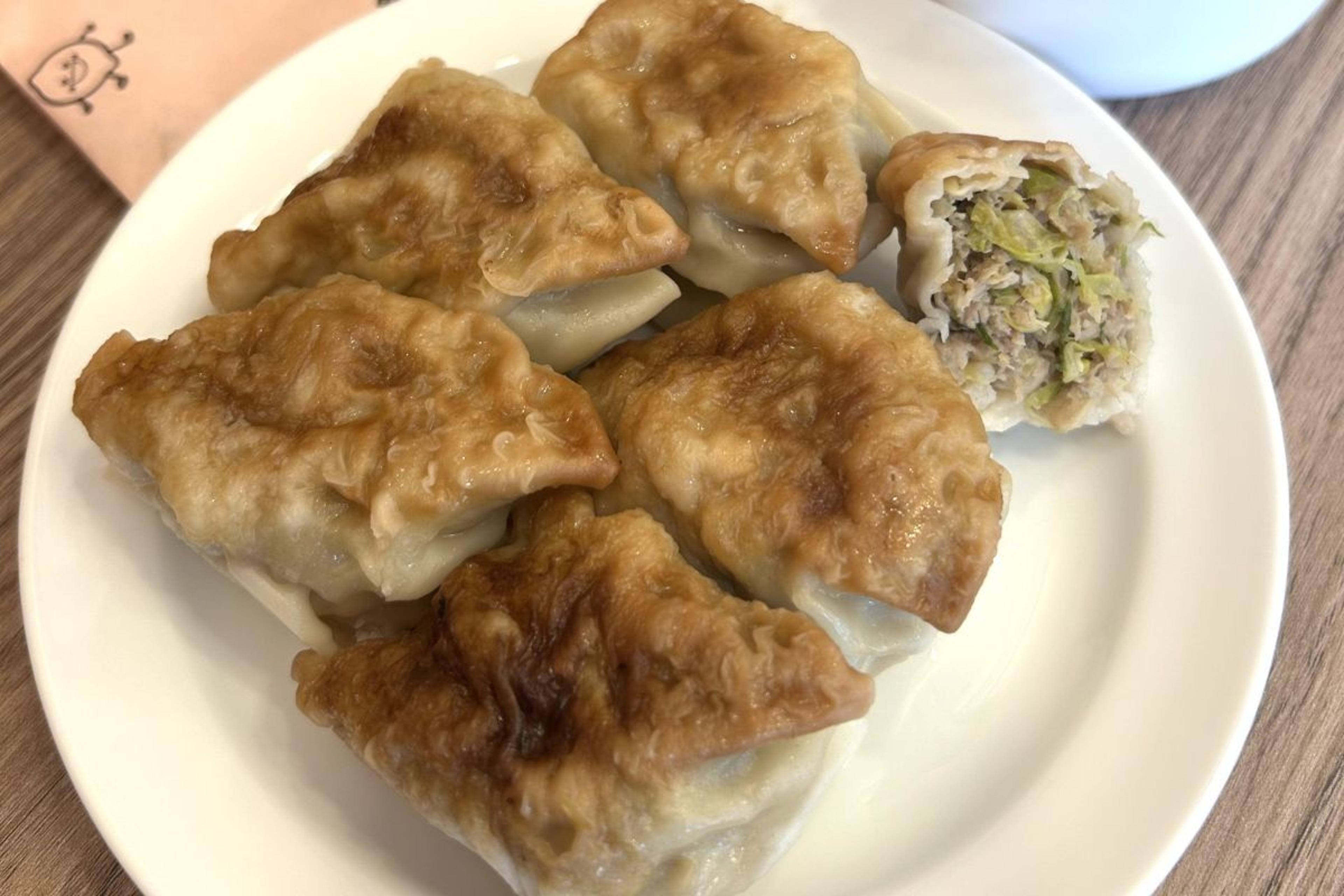 ソウルフード沼津餃子徒歩圏内