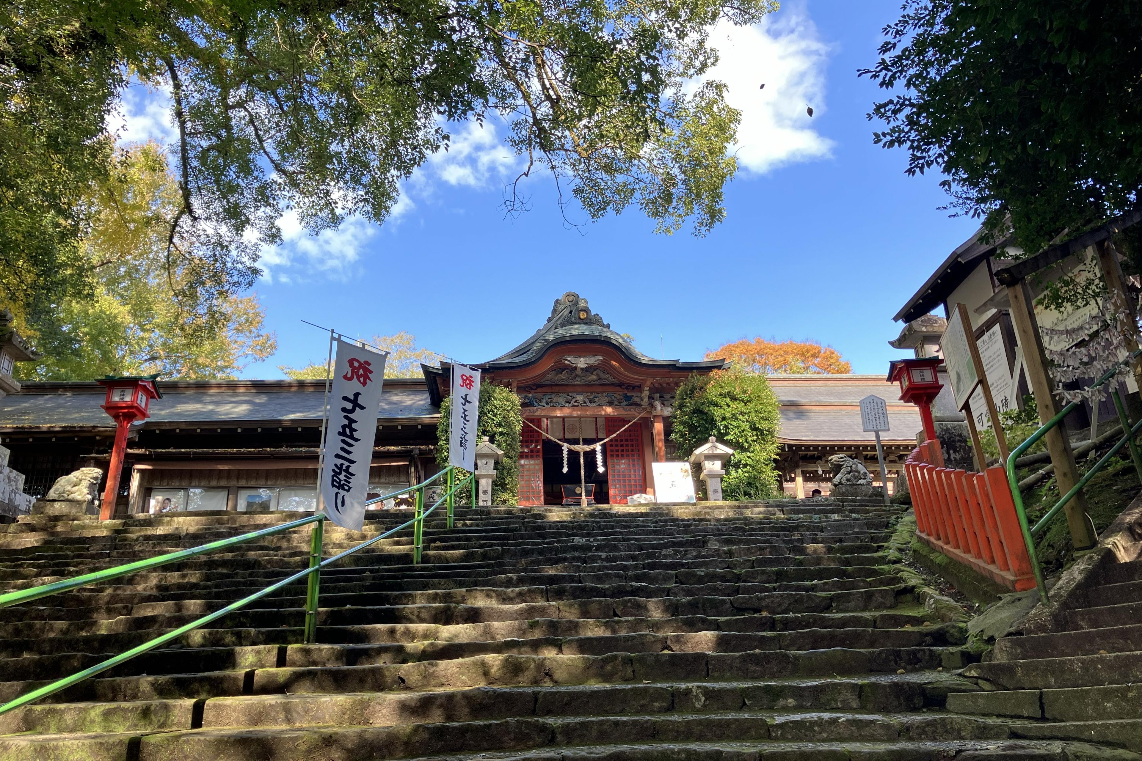 神鎮まります森の宮「新田神社」