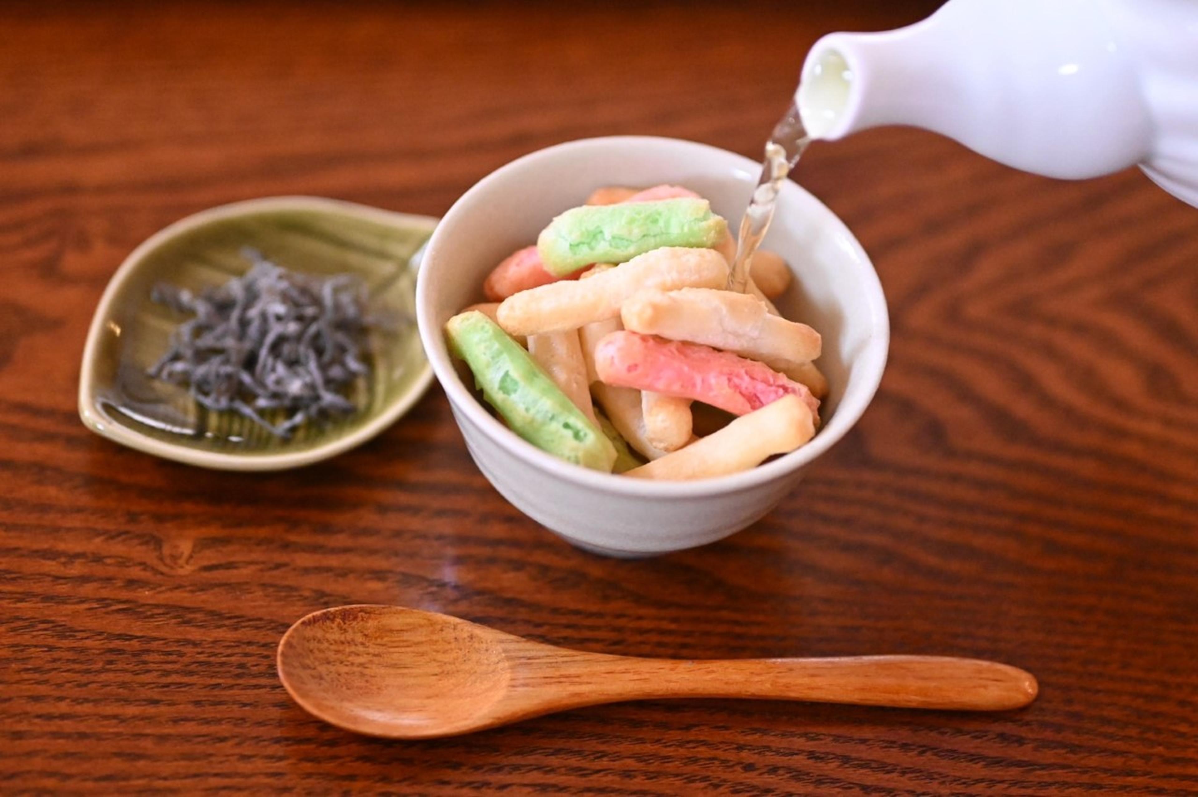 伊勢の隠れたソウルフード、あられ茶漬け