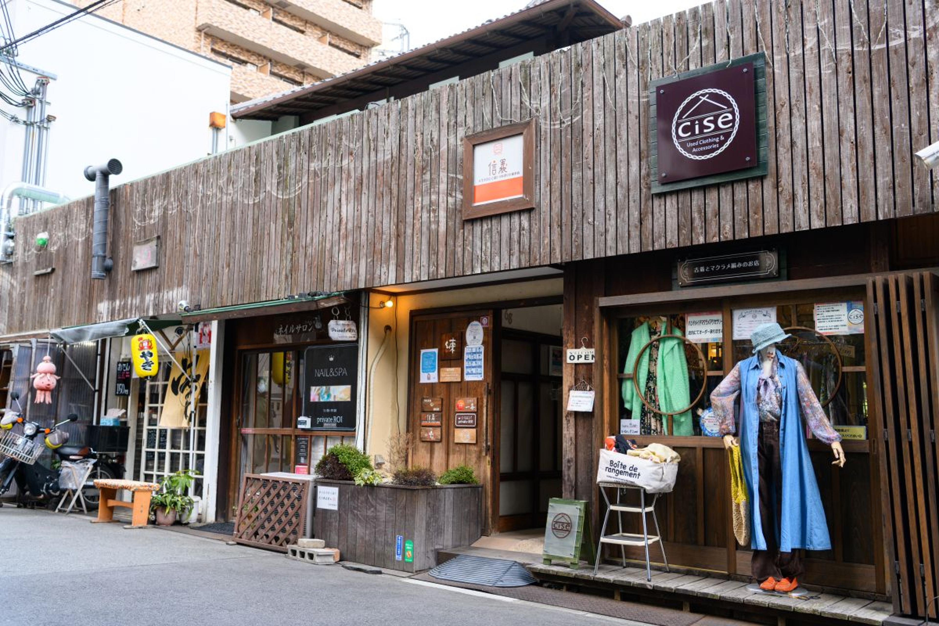 映画ロケ地の「空堀商店街」までお散歩！