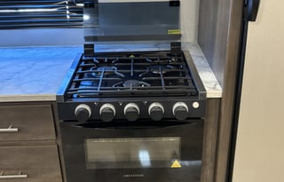 "Vanegas" Modern Private Queen Bedroom  Sleeps 6