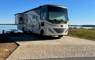 2018 LuxuryThor 35M, 2 Bath-Laundry Room