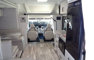 AWD Pet Friendly, Easy to drive even in Snow!