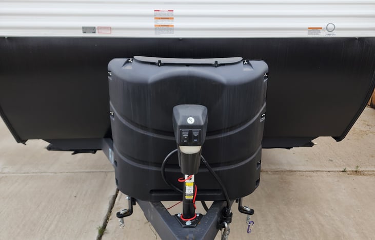 Dual 24lb propane, dual batteries, power tongue jack