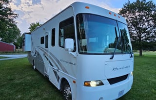 2004 Thor Four Winds Hurricane 32ft.