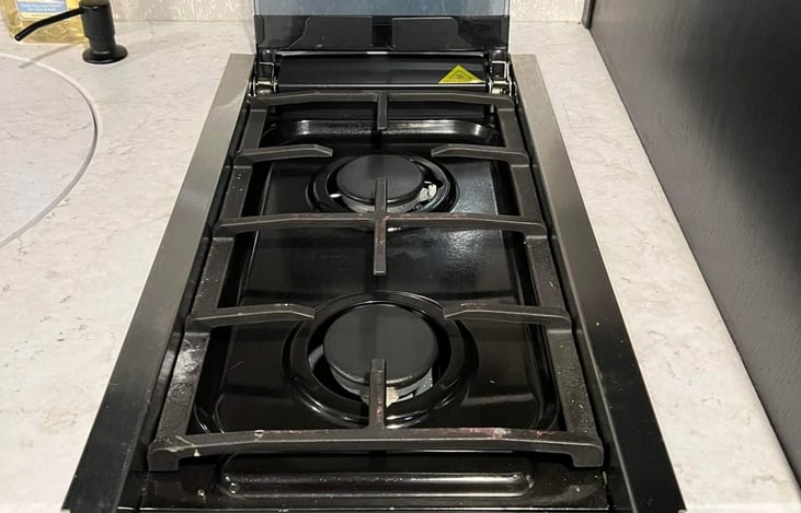 Gas 2 burner stove with glass top