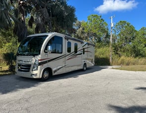 Thor Motor Coach Vegas 27.7