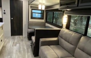 Impressive Family favorite RV! 3 slides 3 TV’s