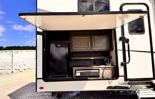 The Happy Camper | Luxury Glamping Getaway