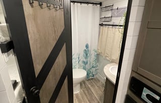 Deluxe Farmhouse Glamper