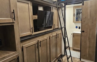 Z&S home on wheels with kids bunk room