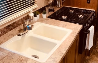 Lucy - Luxury RV for Your Stay in Camp Sherman