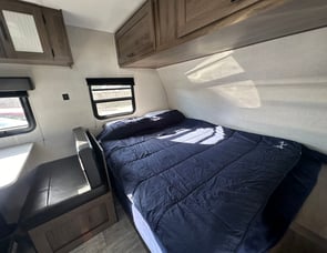 Prime Time RV Avenger LT 16BH