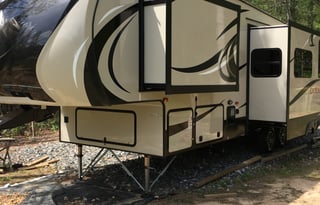 Fully Stocked 5th wheel KZ Durango 3 Queen Beds