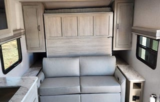 2022 Alta 2100MBH w/Bunks