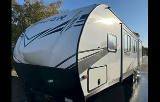 2021 Tracer w/ Private Bunkhouse & Outdoor Kitchen