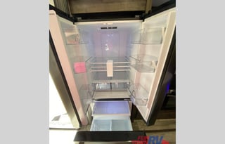 “BEAUTIFUL” 2 Bedroom 1.5 Bath, 2021 - 5th Wheel