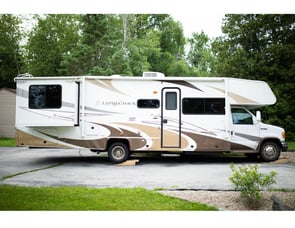 Coachmen RV Leprechaun 320BH Ford 450
