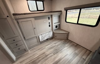 Family Adventure Camper – Apex 300BHS Bunkhouse RV