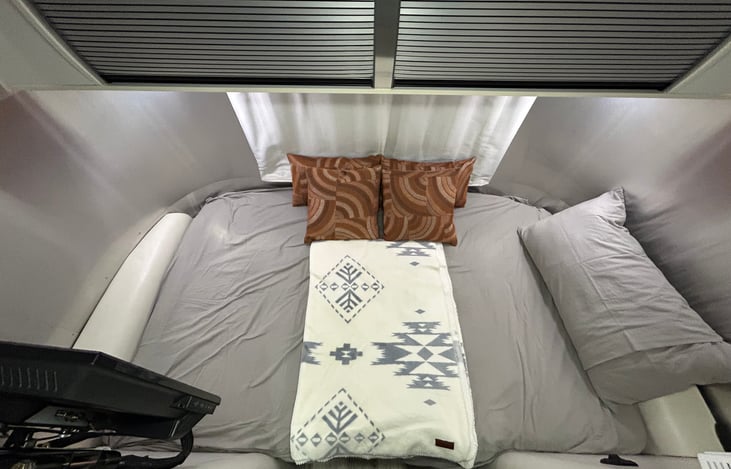 Queen size rear bed