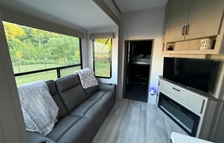 NEW - 2026 Momentum 320G - Off Grid Adventure