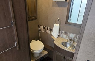 2 Baths, Washer/Dryer, 2 A/Cs, King Bed, Sleeps 6