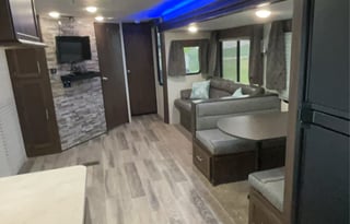 2019 Forest River Cherokee 274VFK Sleeps 6!