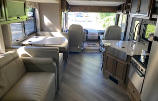 Amazing Couples Getaway w/Washer & Dryer