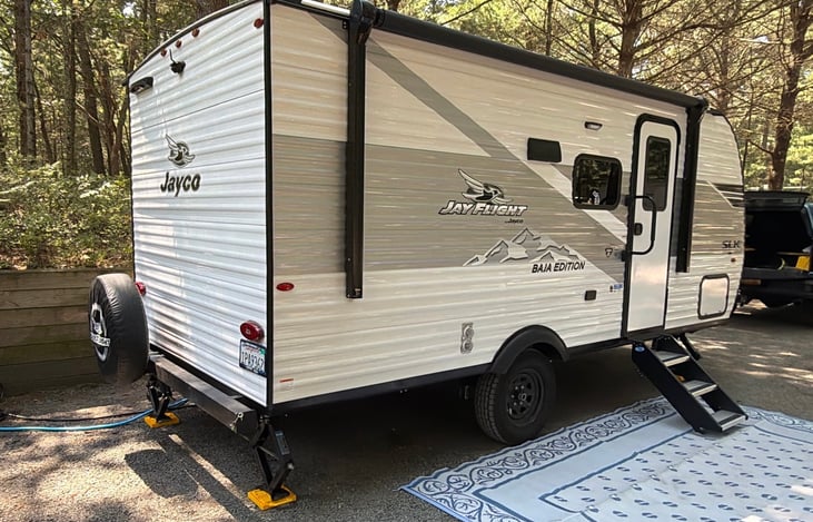 Alternate view of camper delivery set up on your campsite.