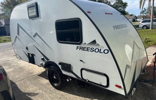 2022 Free Solo | Cozy Lightweight Sleeps 4