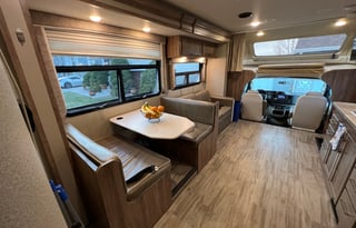 2019 Entegra Coach Odyssey 29V 32’