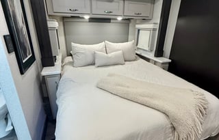 Convenience Rv's Riviera