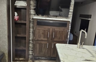 Like New 35' RV Travel Trailer