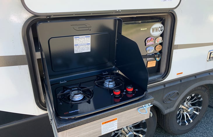 outdoor kitchen stove