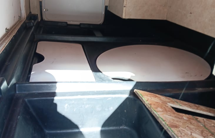 HUGE storage compartment accessable from 3 sides