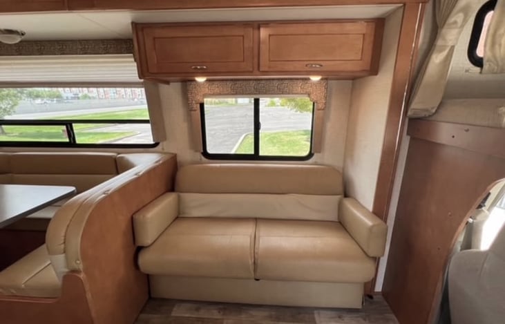 Sofa folds down to sleep 1-2