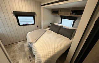 2 BEDROOMS!! 2 Queen Beds!! 2024 Palomino Puma