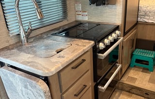 Thor Chateau 22E — Your Home on the Road Awaits!